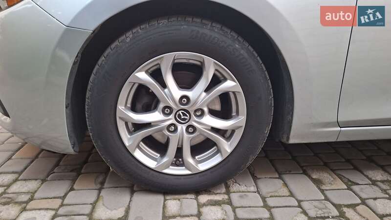 Седан Mazda 3 2016 в Днепре