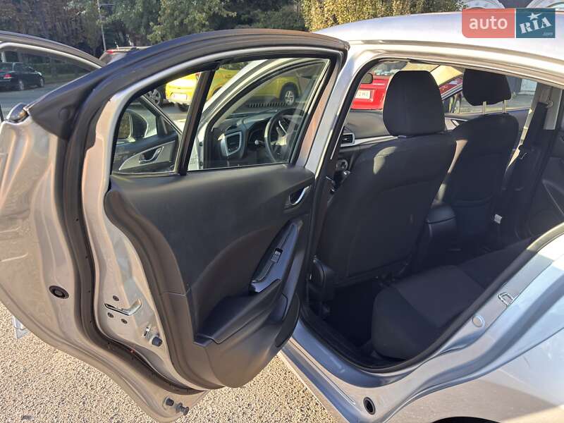 Седан Mazda 3 2016 в Киеве