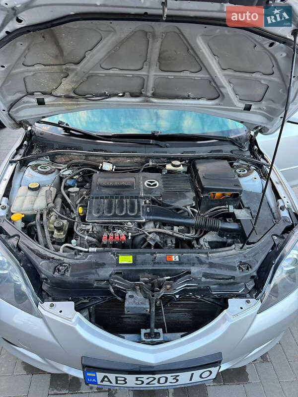 Хэтчбек Mazda 3 2004 в Шаргороде