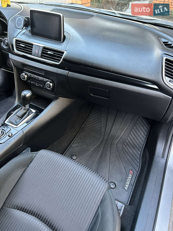 Седан Mazda 3 2014 в Днепре