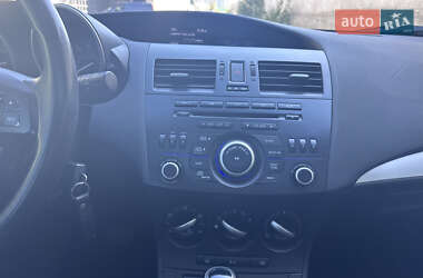 Хэтчбек Mazda 3 2011 в 