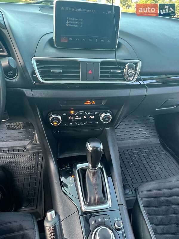 Седан Mazda 3 2015 в Кременчуге