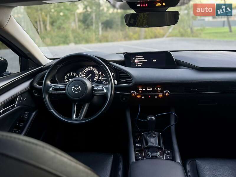 Седан Mazda 3 2019 в Киеве