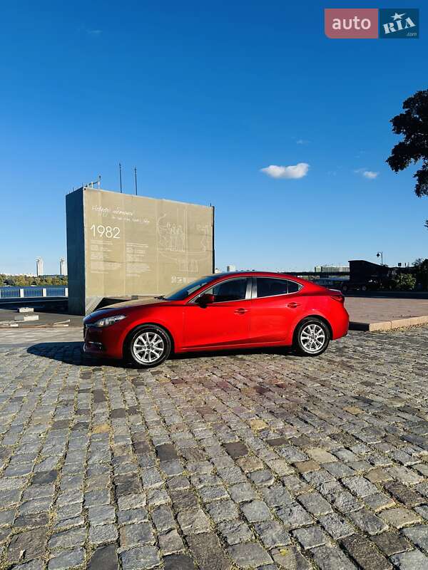 Седан Mazda 3 2016 в Киеве