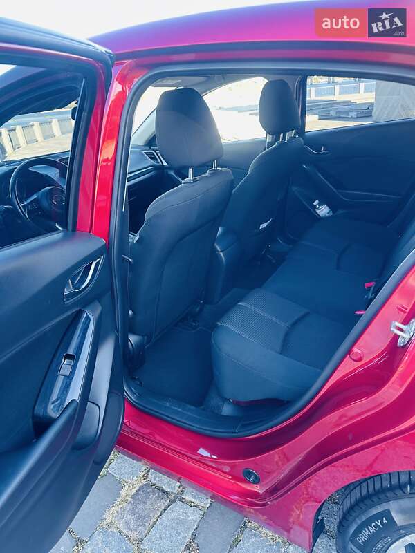 Седан Mazda 3 2016 в Киеве