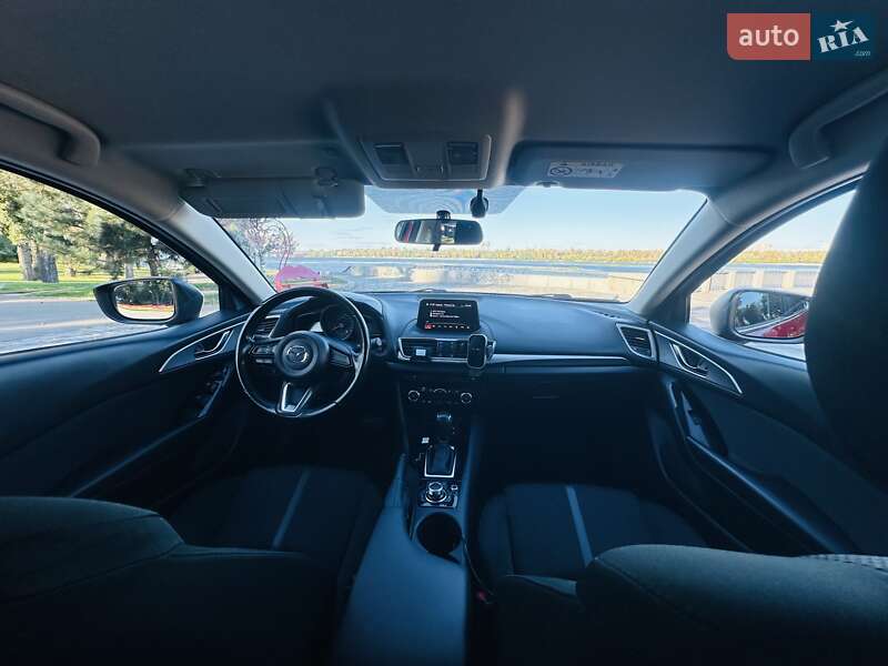 Седан Mazda 3 2016 в Киеве