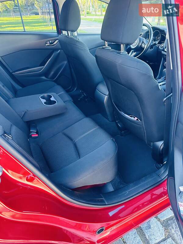 Седан Mazda 3 2016 в Киеве