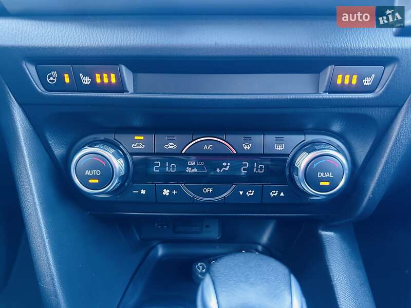 Седан Mazda 3 2016 в Киеве