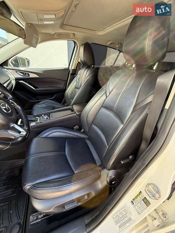 Хэтчбек Mazda 3 2016 в Киеве