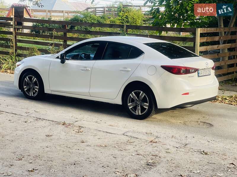 Седан Mazda 3 2017 в Киеве