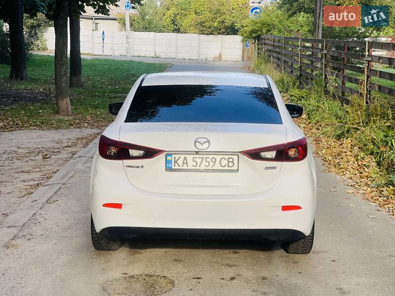 Седан Mazda 3 2017 в Киеве