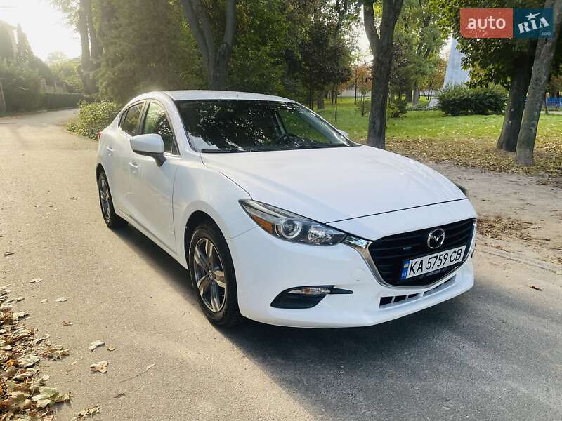 Седан Mazda 3 2017 в Киеве