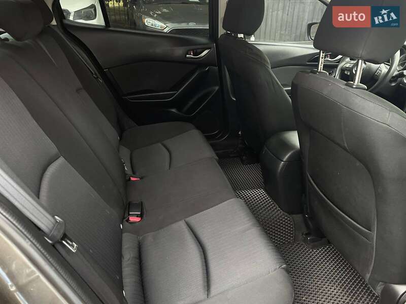 Седан Mazda 3 2013 в Днепре