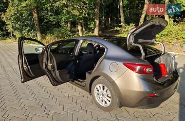 Седан Mazda 3 2016 в 