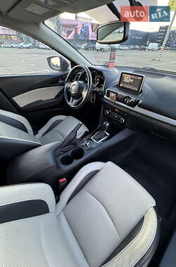 Седан Mazda 3 2014 в 