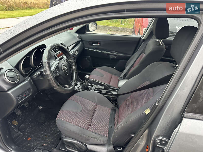 Седан Mazda 3 2004 в Коломые