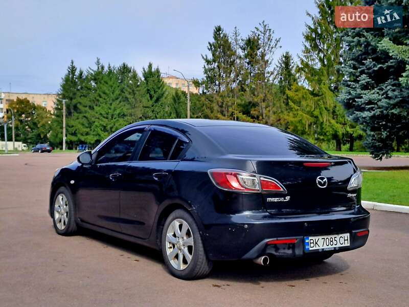 Седан Mazda 3 2010 в Ровно