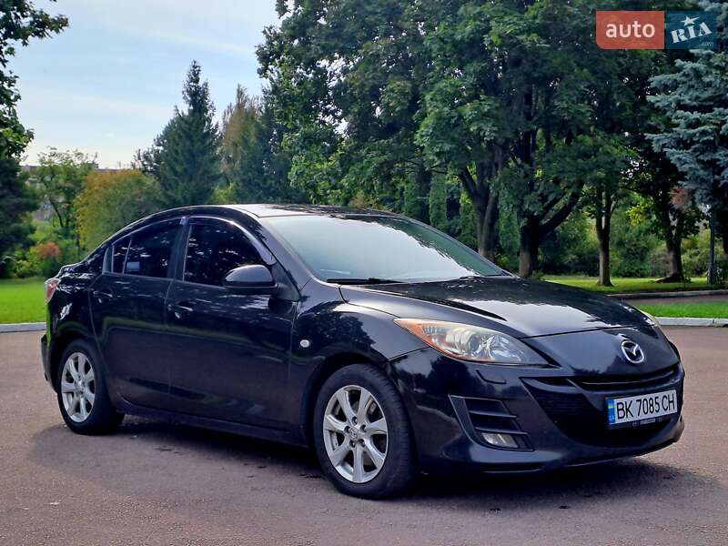 Седан Mazda 3 2010 в Ровно
