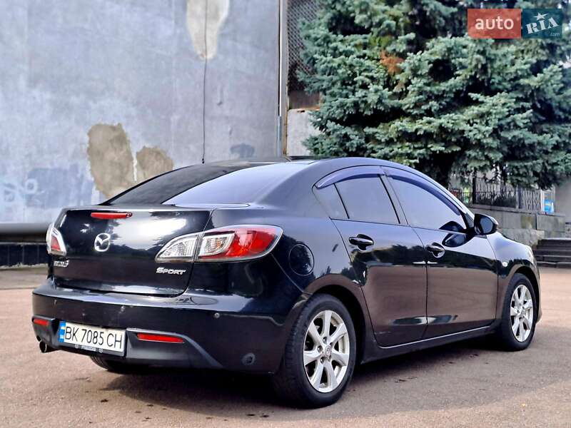 Седан Mazda 3 2010 в Ровно