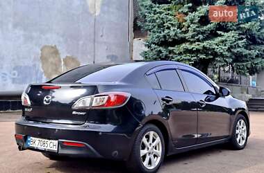 Седан Mazda 3 2010 в 