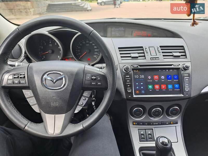 Седан Mazda 3 2010 в Ровно