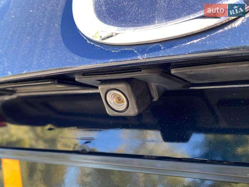 Седан Mazda 3 2016 в Львове