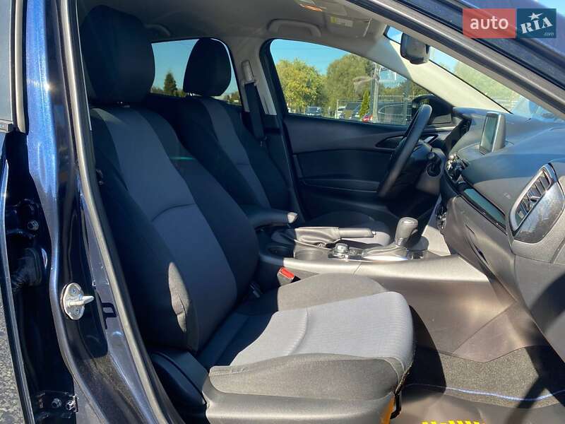 Седан Mazda 3 2016 в Львове