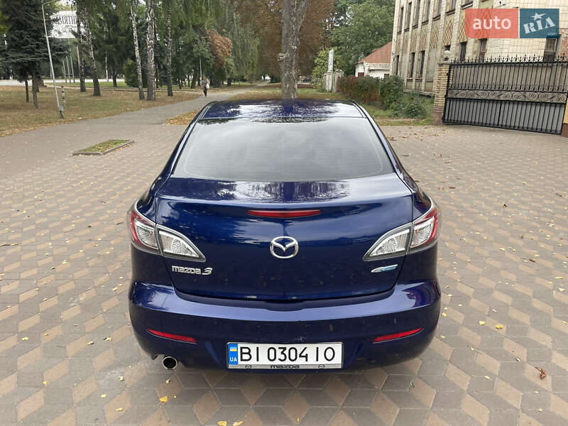 Седан Mazda 3 2012 в Лубнах
