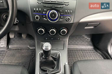 Седан Mazda 3 2012 в Лубнах
