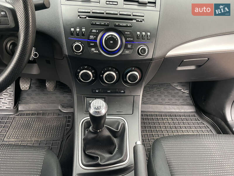 Седан Mazda 3 2012 в Лубнах