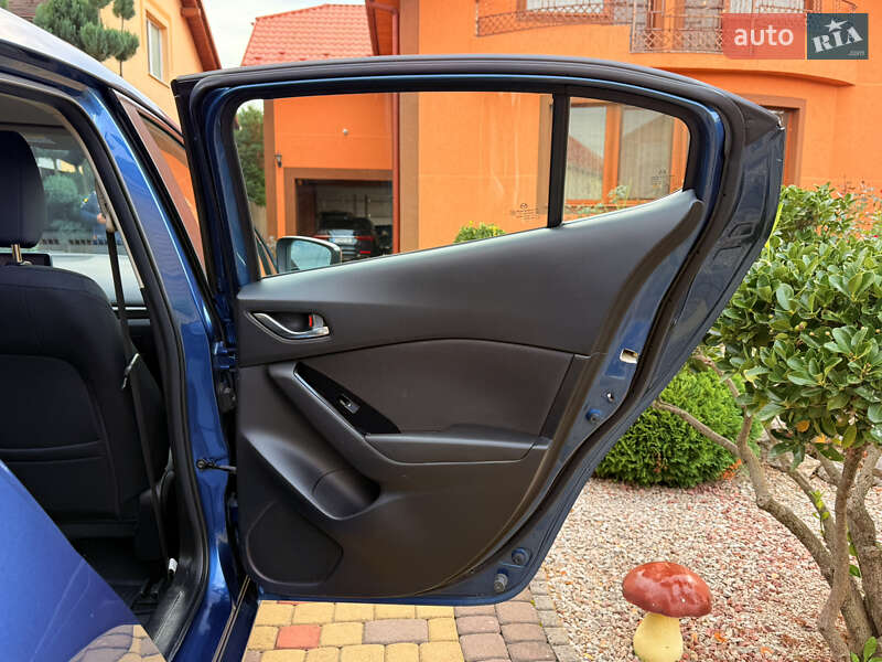 Хэтчбек Mazda 3 2018 в Мукачево