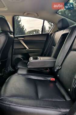 Седан Mazda 3 2013 в 