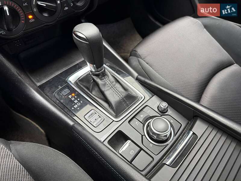 Седан Mazda 3 2017 в Киеве