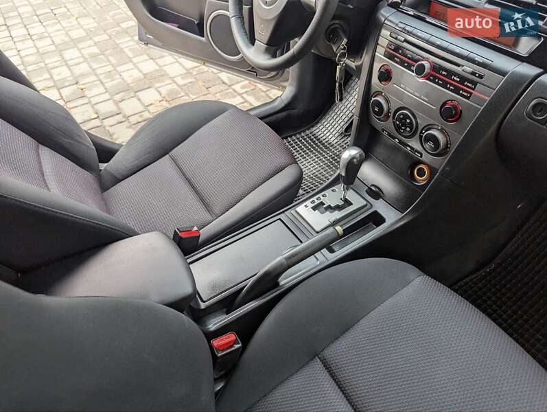 Хэтчбек Mazda 3 2006 в Коломые