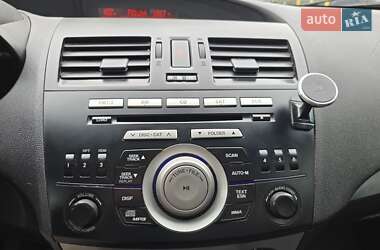 Седан Mazda 3 2011 в 