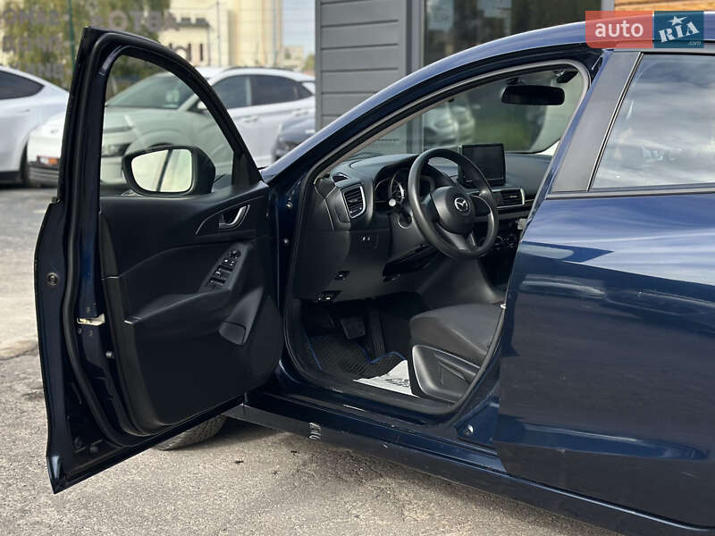 Седан Mazda 3 2014 в Шептицькому