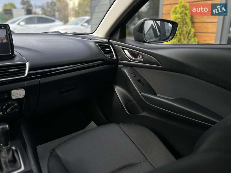 Седан Mazda 3 2014 в Шептицькому