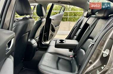 Седан Mazda 3 2015 в 