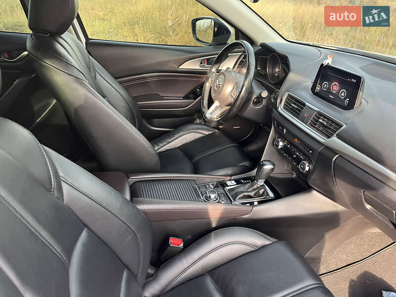 Седан Mazda 3 2017 в Днепре