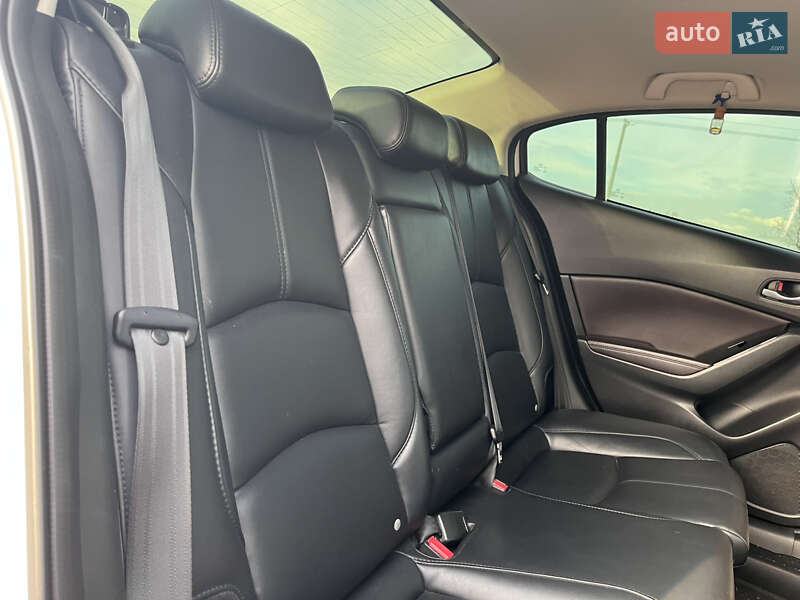 Седан Mazda 3 2017 в Днепре