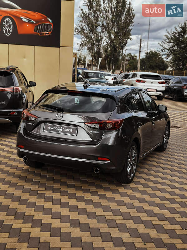 Хэтчбек Mazda 3 2017 в Николаеве