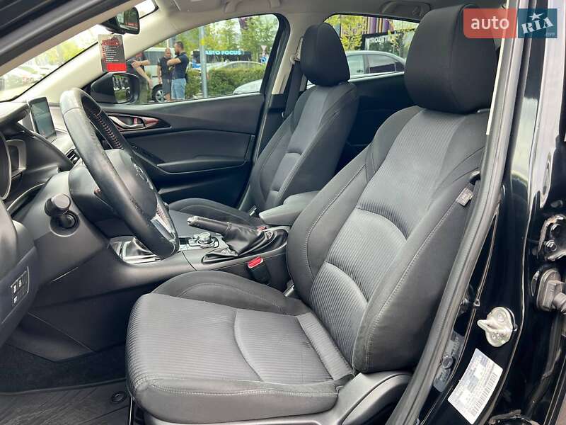Седан Mazda 3 2016 в Киеве