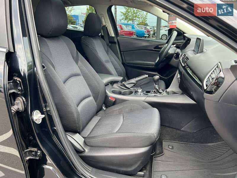 Седан Mazda 3 2016 в Киеве
