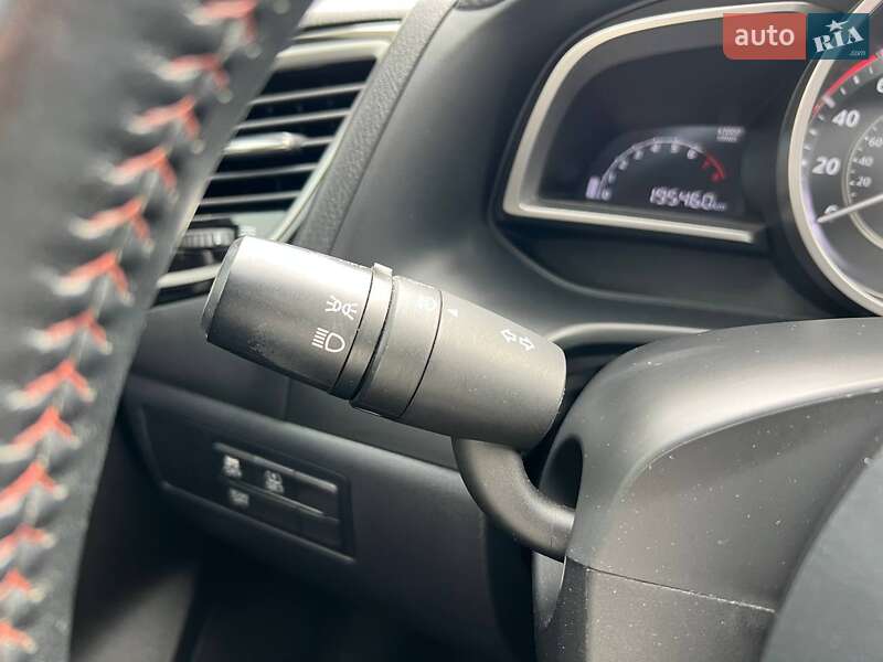 Седан Mazda 3 2016 в Киеве