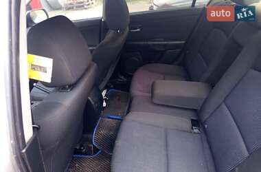 Седан Mazda 3 2004 в 