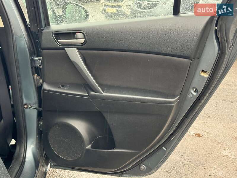 Седан Mazda 3 2012 в Виннице