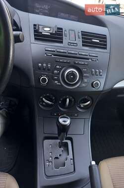 Хэтчбек Mazda 3 2012 в 