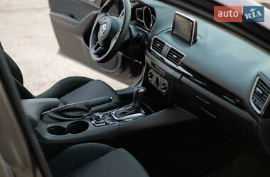 Седан Mazda 3 2015 в 