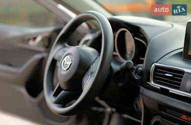 Седан Mazda 3 2015 в 