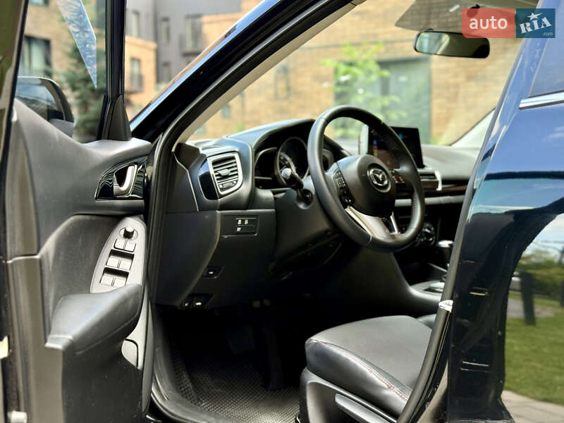 Седан Mazda 3 2013 в Ивано-Франковске